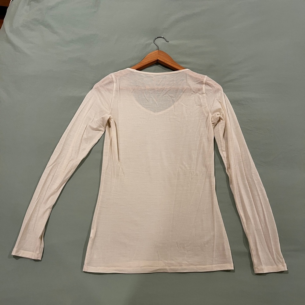 Icebreaker Merino wool base layer l Women’s Small l Cream long sleeve V-Neck